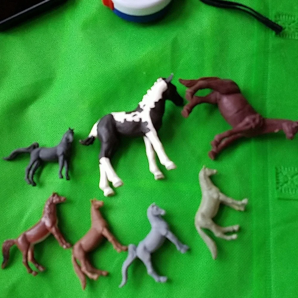 Assorted Horse Figurine Set - Black, Brown, Gray - Set Of 7. - Picture 10 of 10